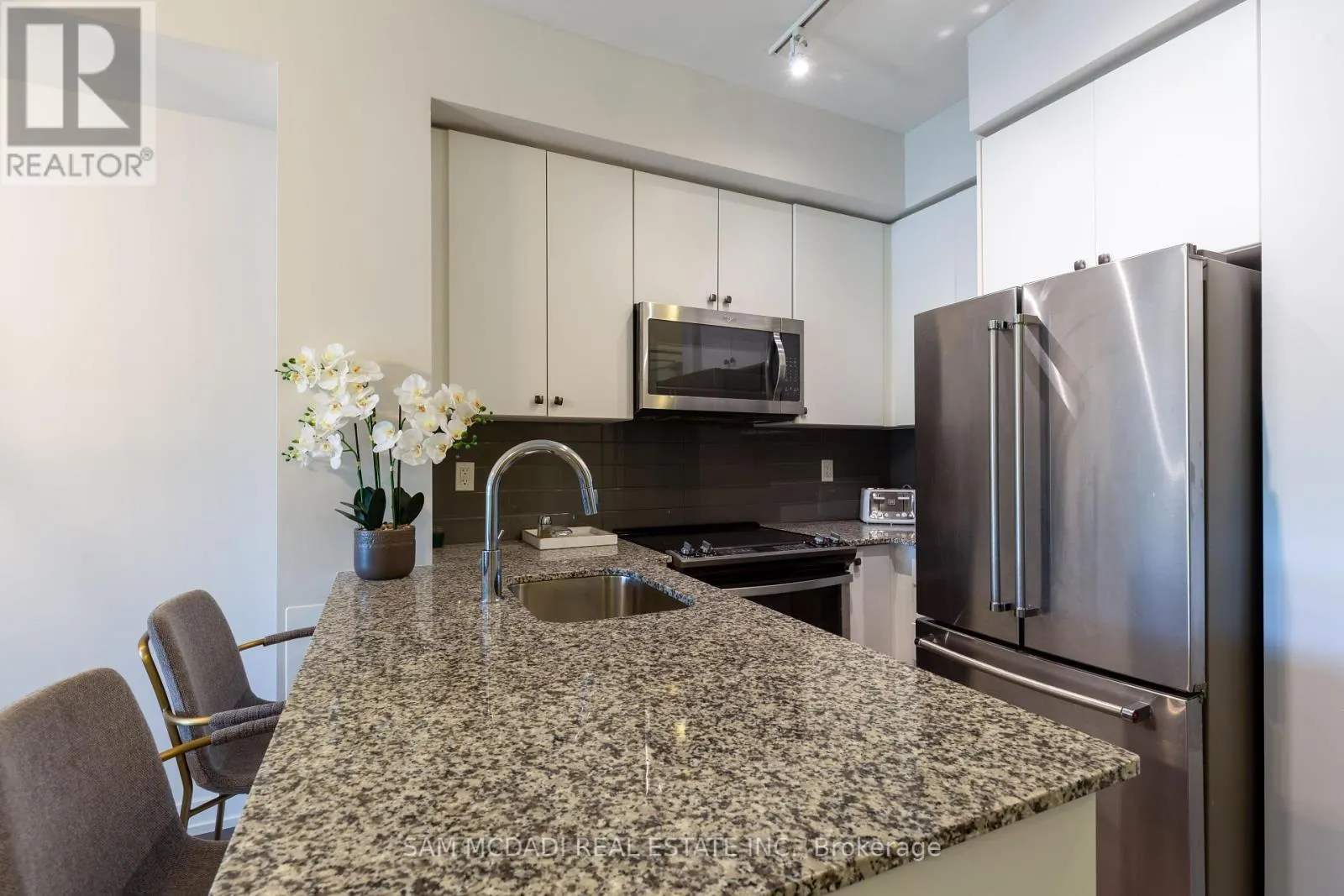 114 - 555 WILLIAM GRAHAM DRIVE