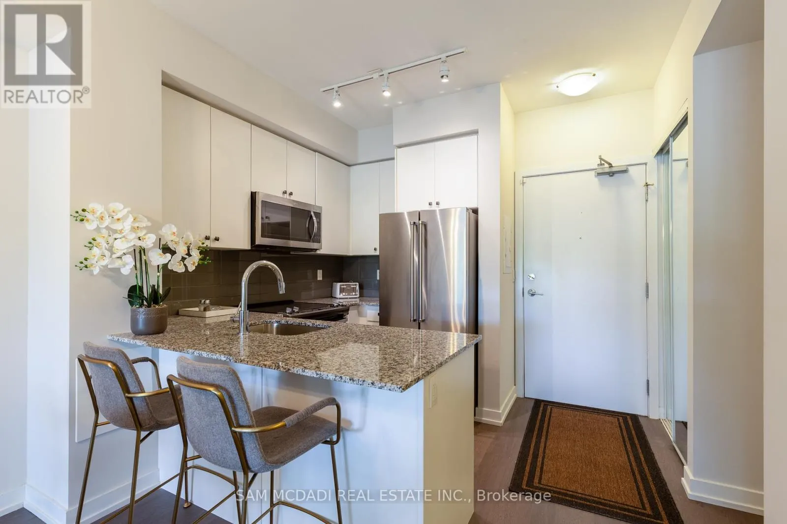 114 - 555 WILLIAM GRAHAM DRIVE