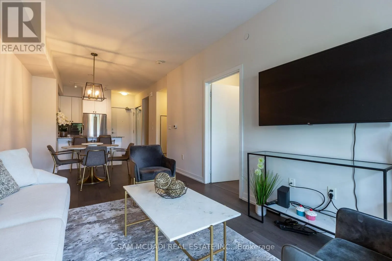 114 - 555 WILLIAM GRAHAM DRIVE