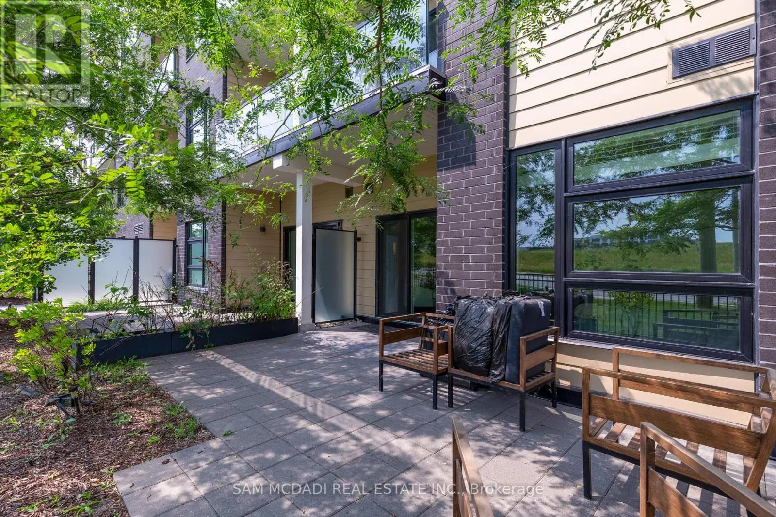 114 - 555 WILLIAM GRAHAM DRIVE