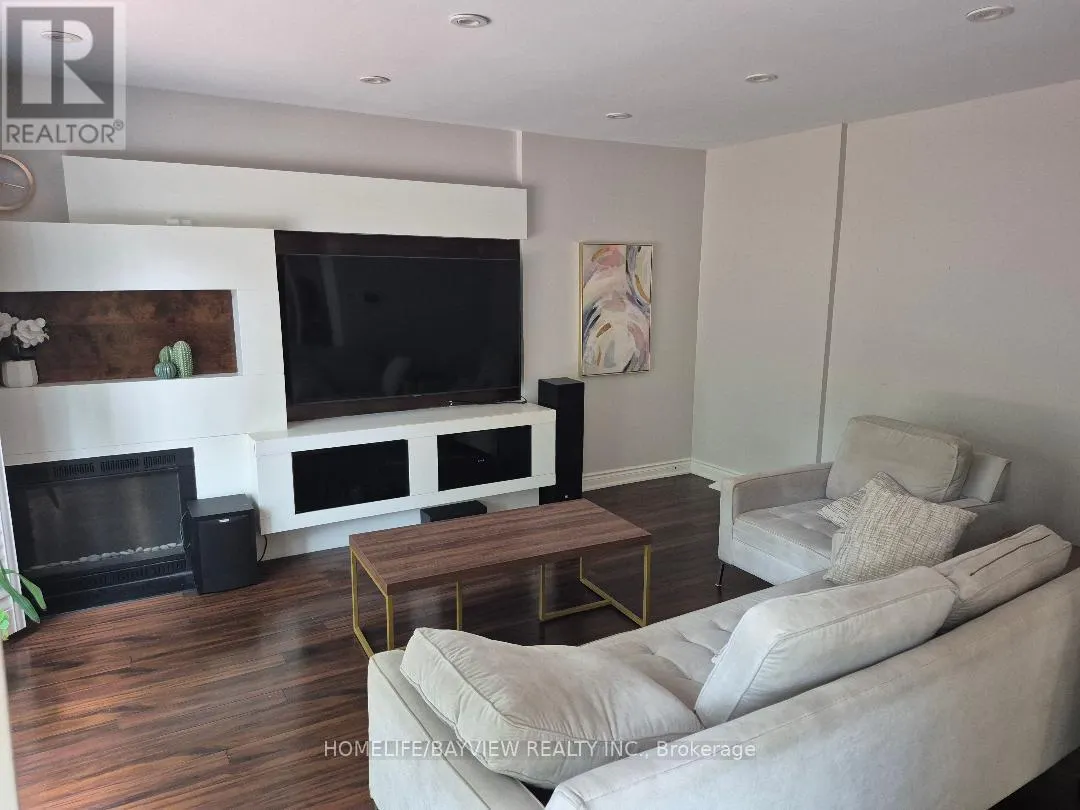 217 CENTRE STREET W