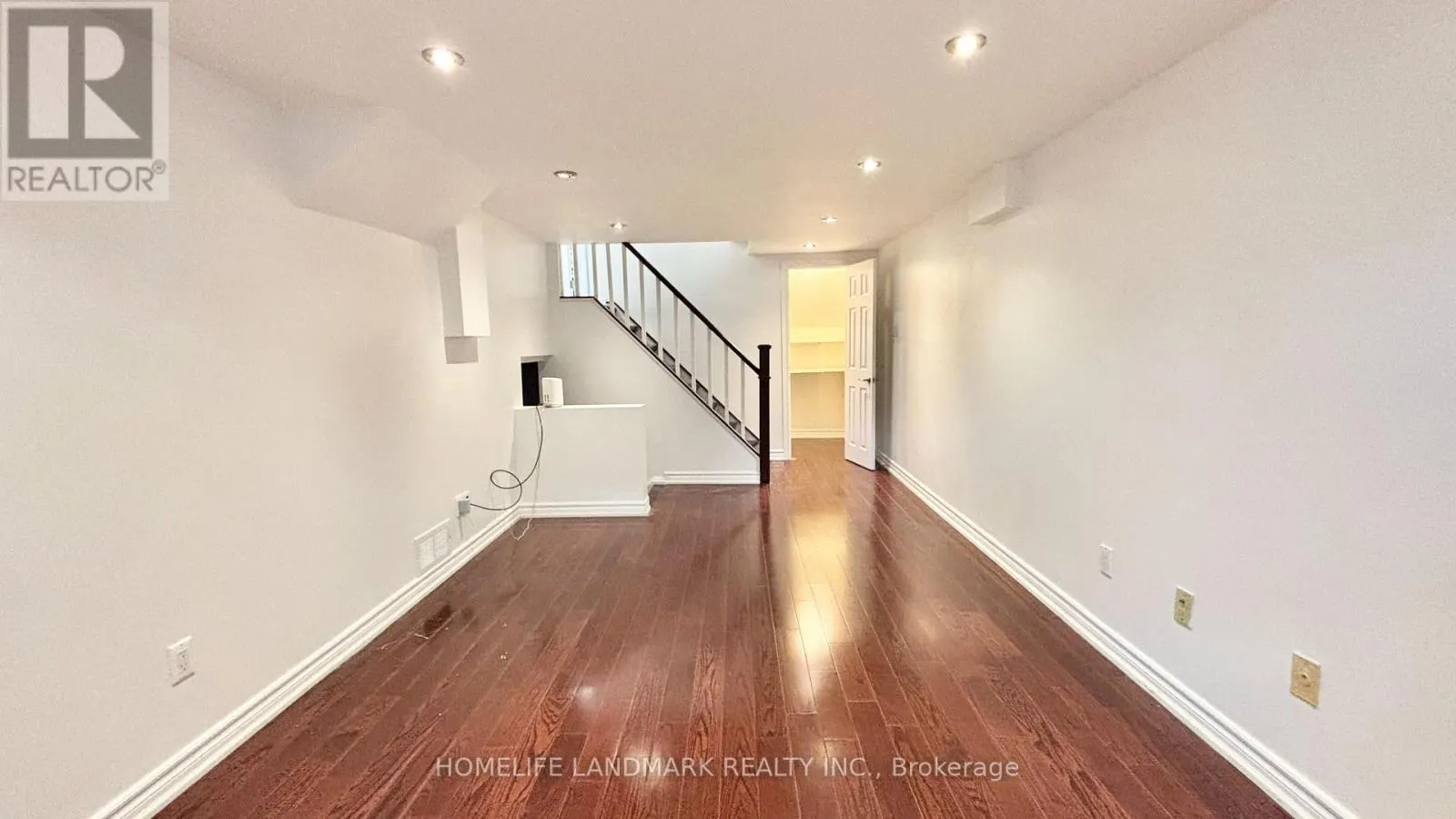 160 SNOWSHOE CRESCENT