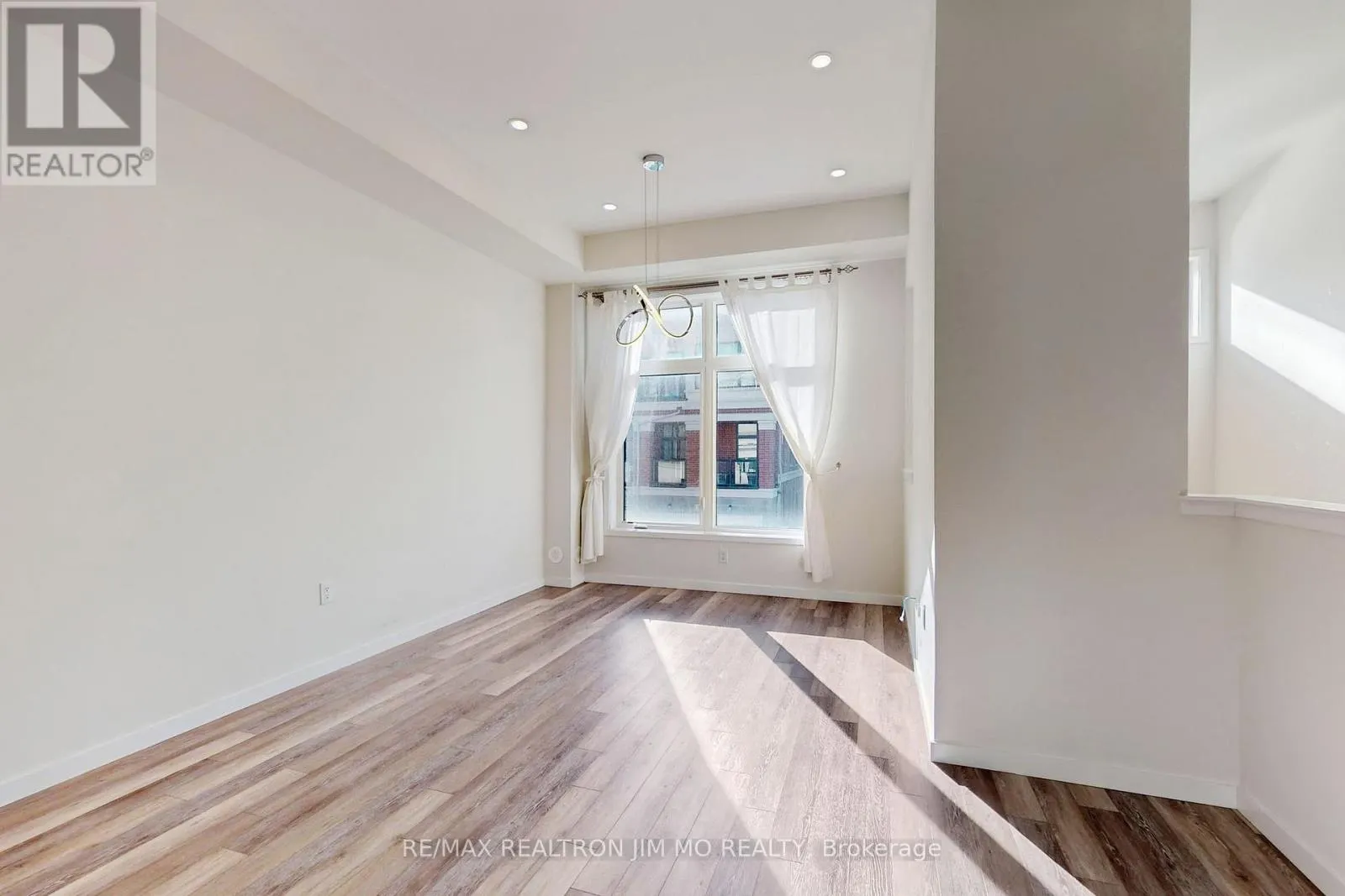 37 ARMILLO PLACE
