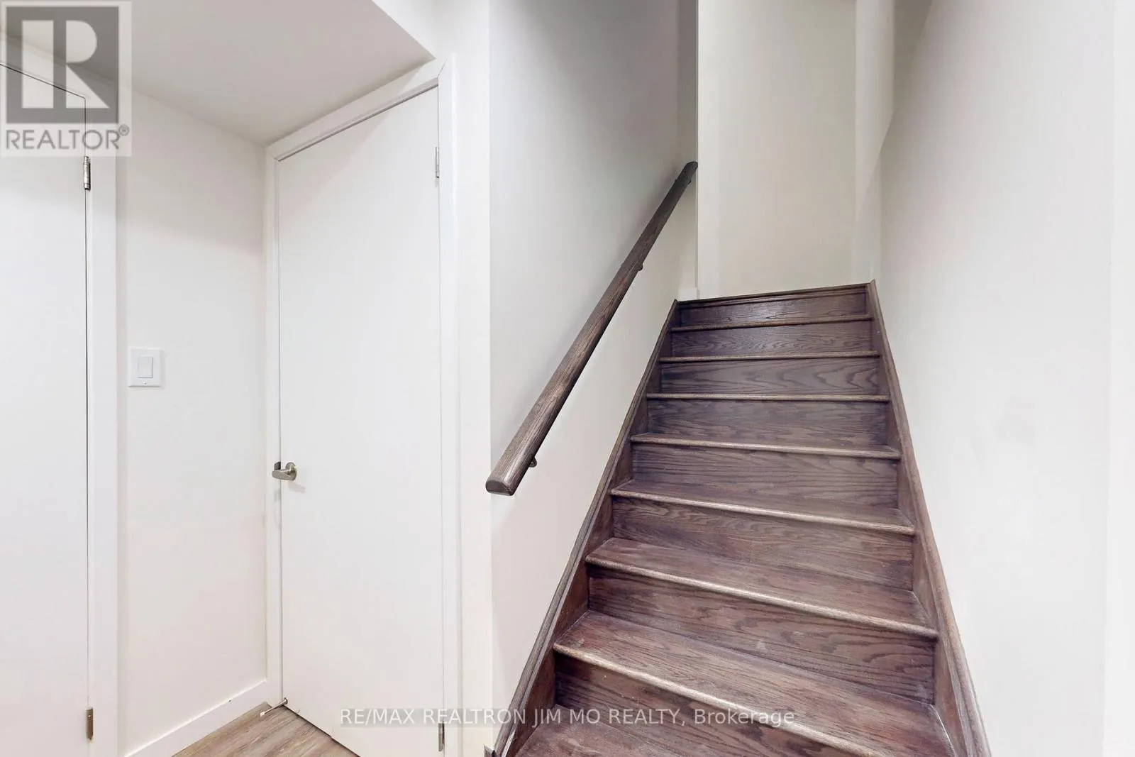 37 ARMILLO PLACE