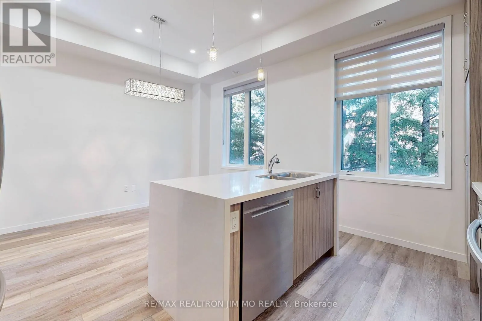 37 ARMILLO PLACE