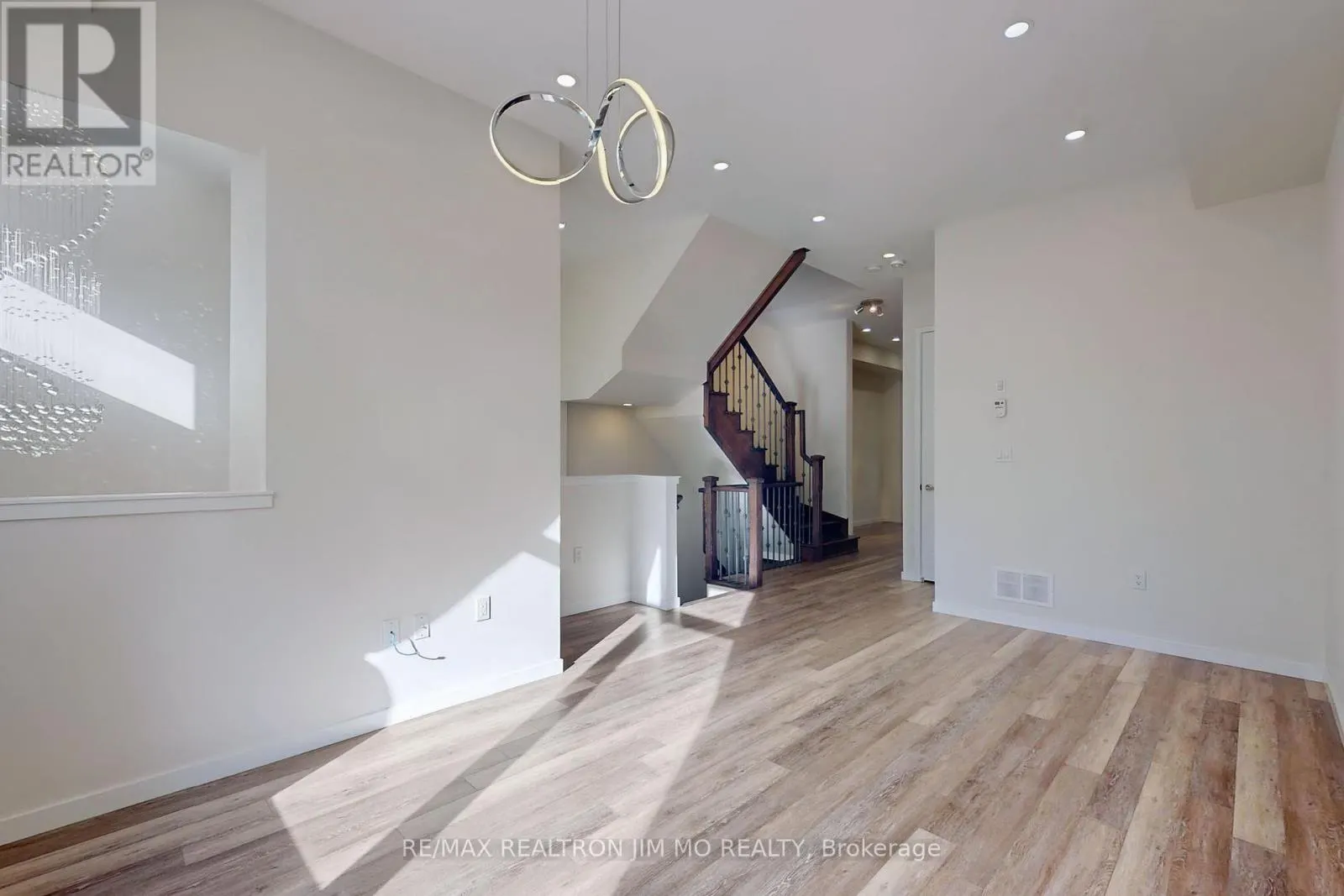 37 ARMILLO PLACE