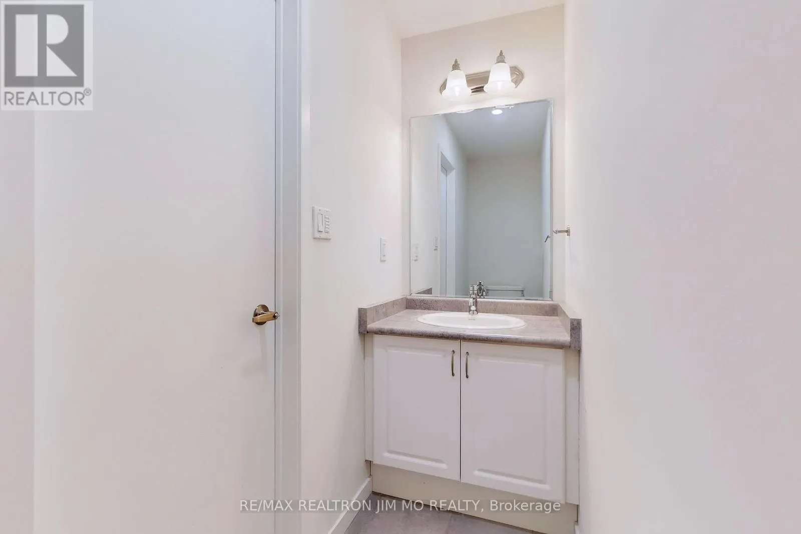 37 ARMILLO PLACE