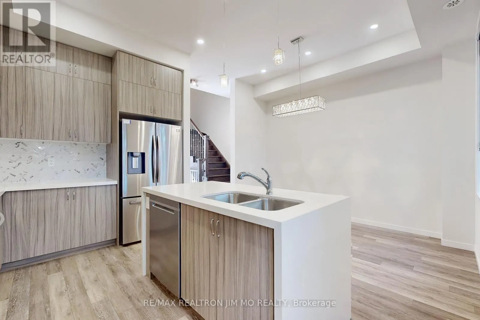 37 ARMILLO PLACE