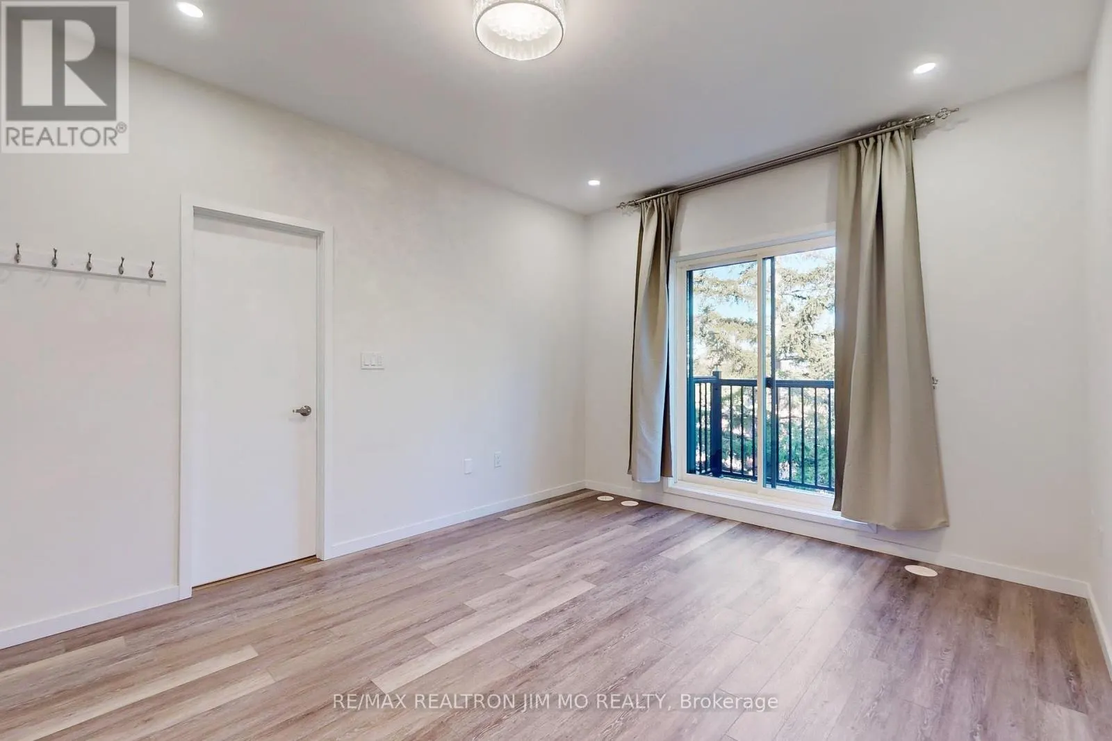 37 ARMILLO PLACE