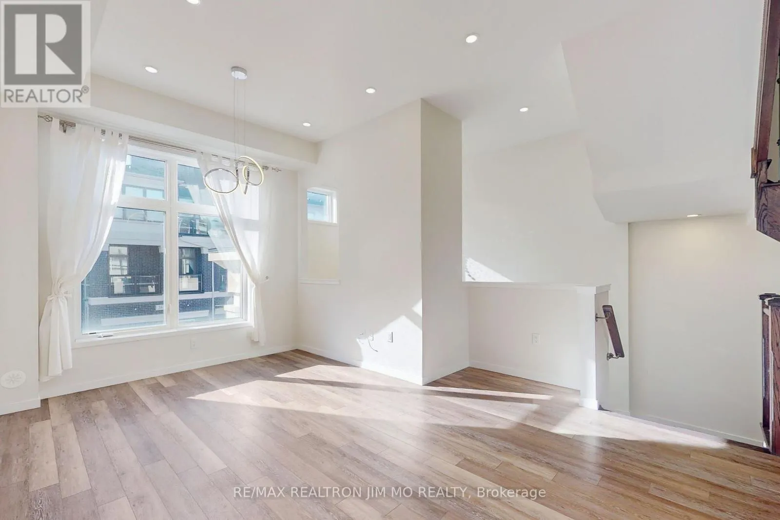37 ARMILLO PLACE
