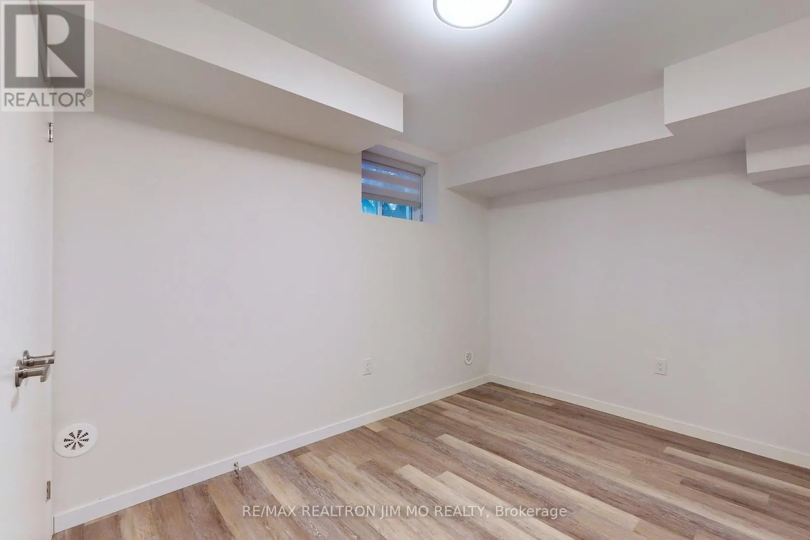 37 ARMILLO PLACE