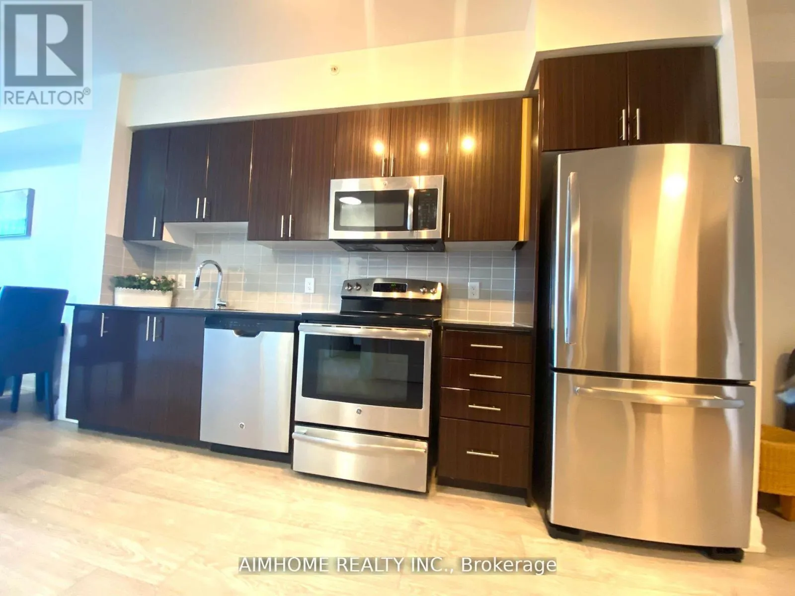 1712 - 7171 YONGE STREET