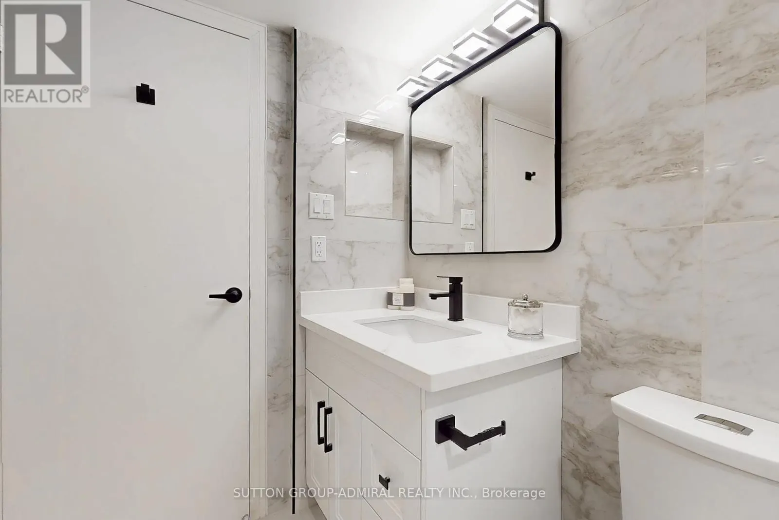 901 - 7601 BATHURST STREET