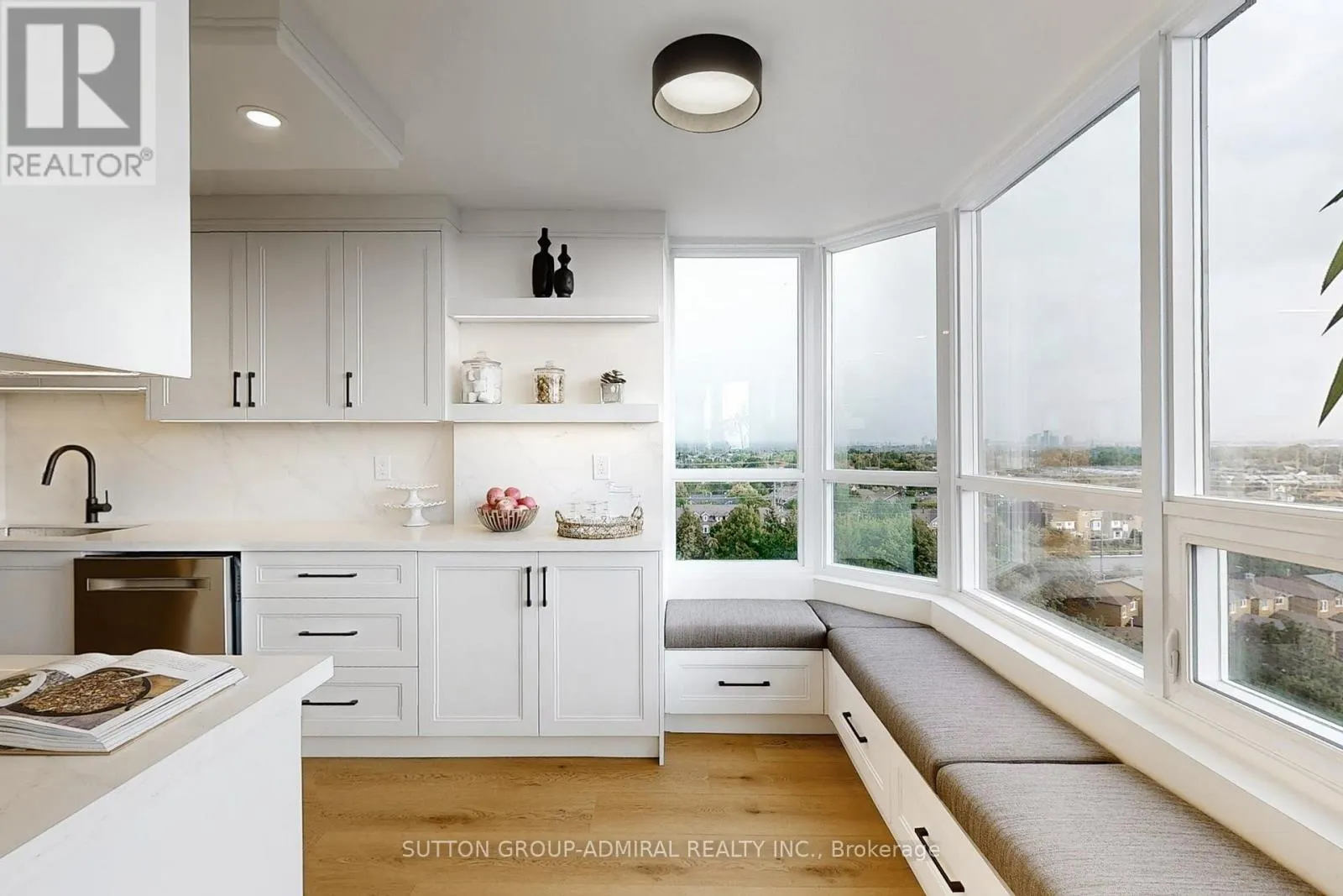 901 - 7601 BATHURST STREET