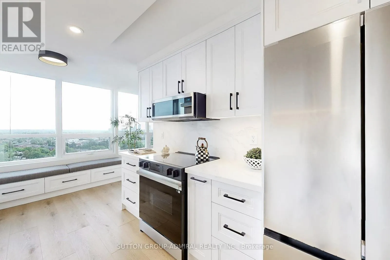 901 - 7601 BATHURST STREET
