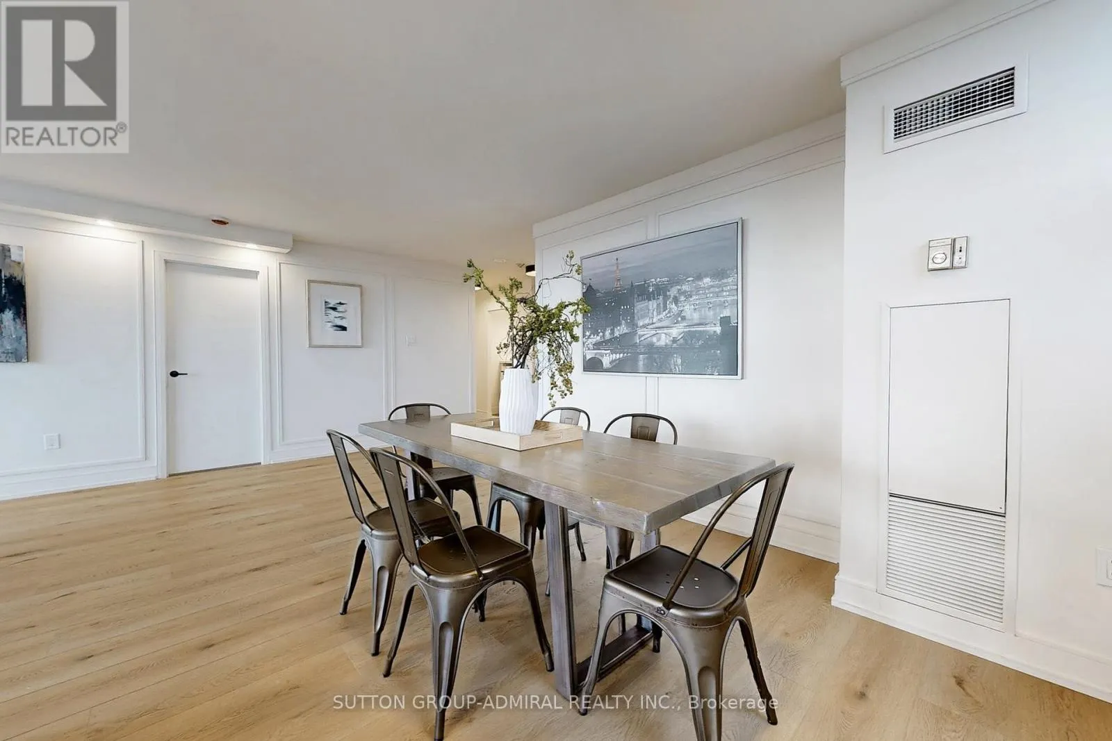 901 - 7601 BATHURST STREET
