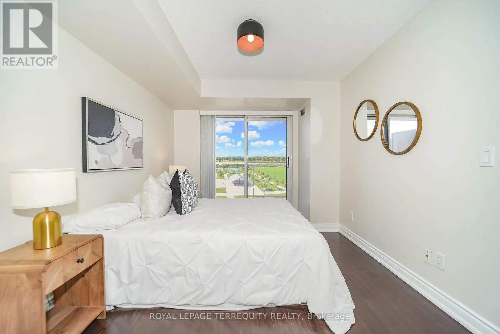 1011 - 39 GALLERIA PARKWAY