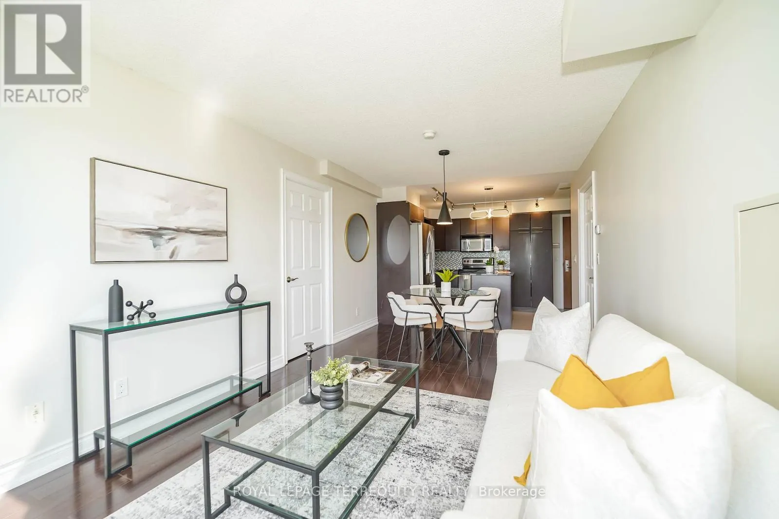1011 - 39 GALLERIA PARKWAY