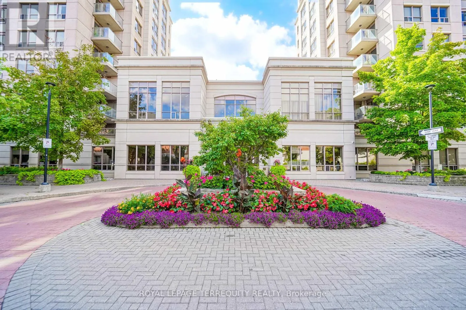 1011 - 39 GALLERIA PARKWAY