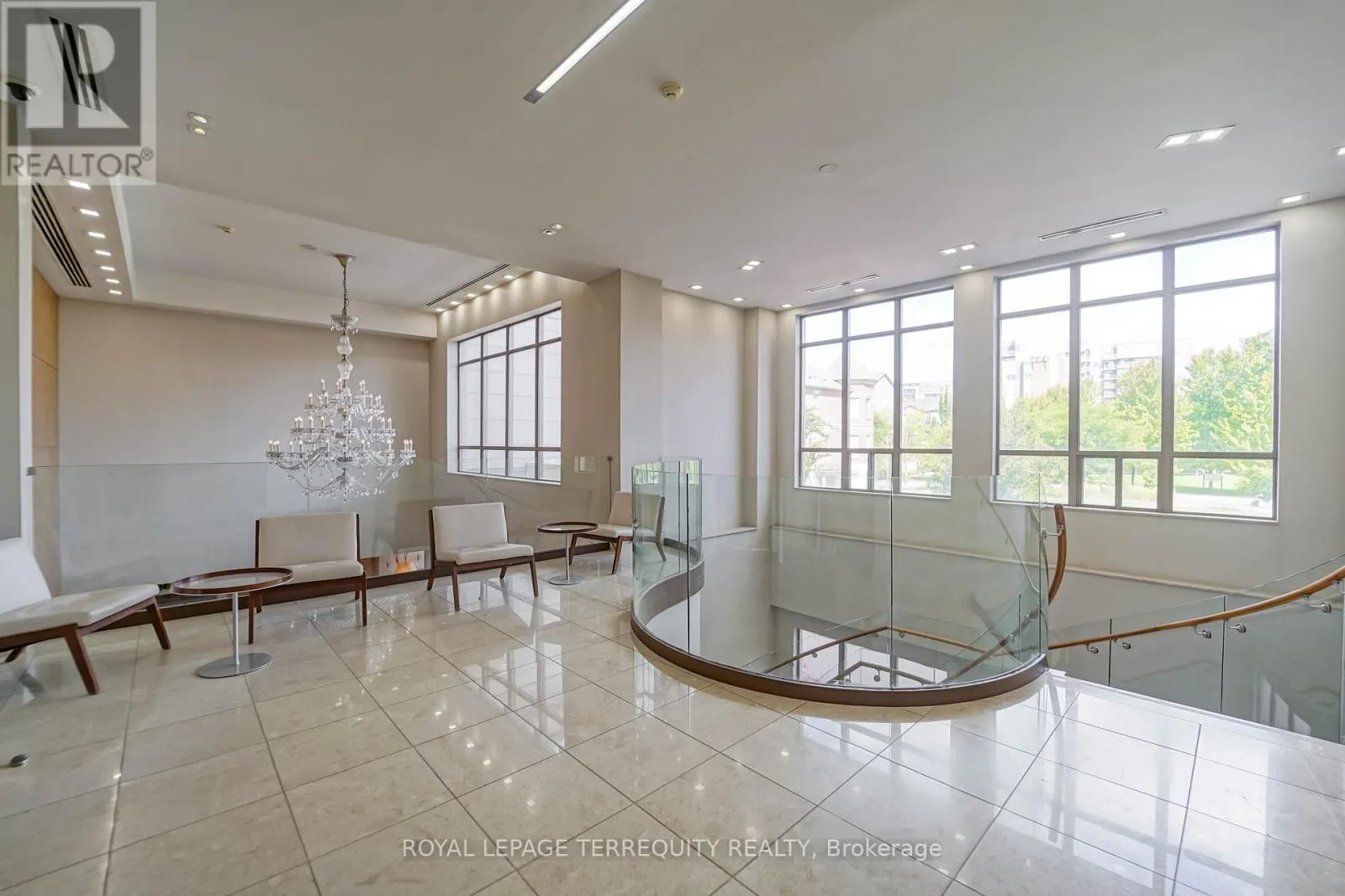 1011 - 39 GALLERIA PARKWAY