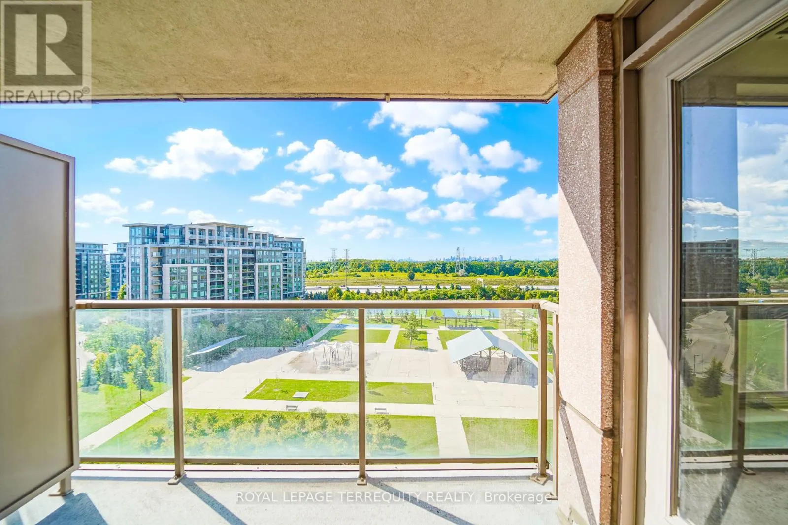 1011 - 39 GALLERIA PARKWAY