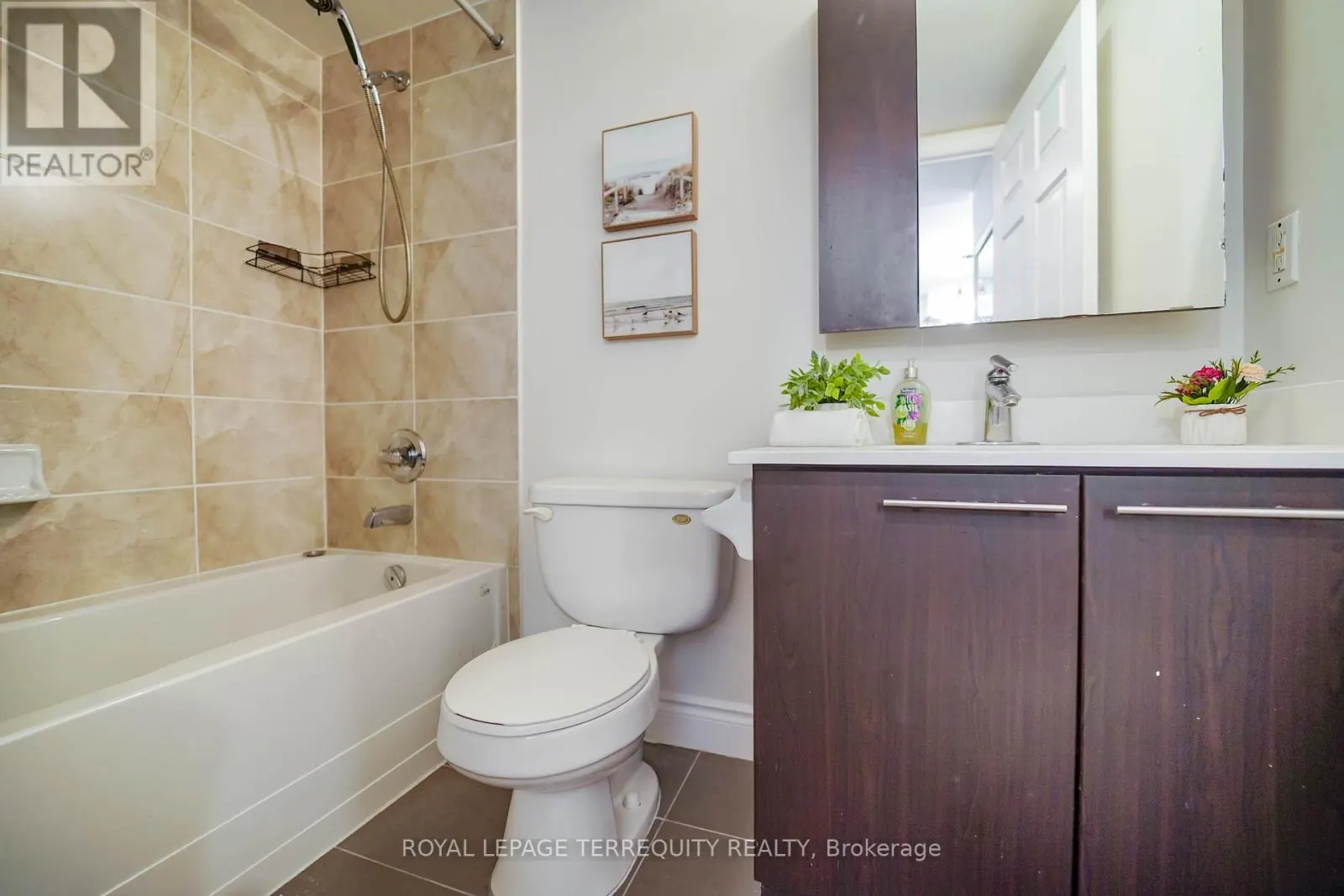 1011 - 39 GALLERIA PARKWAY