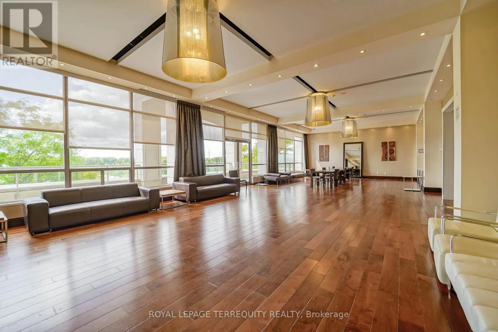 1011 - 39 GALLERIA PARKWAY