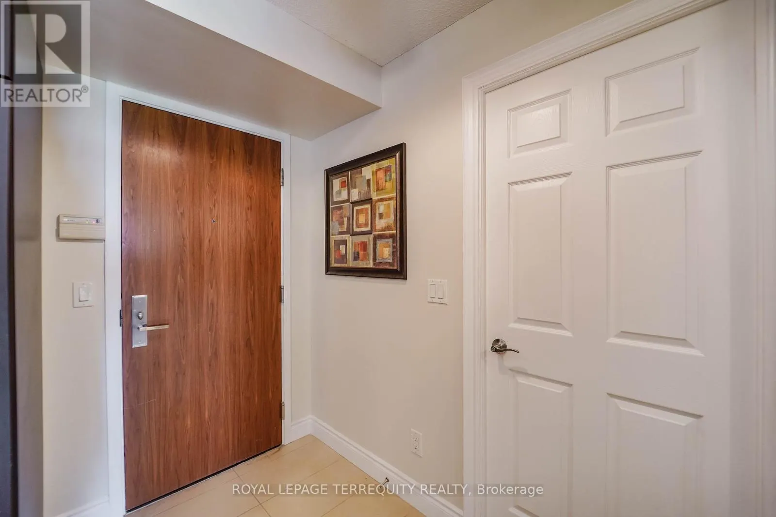 1011 - 39 GALLERIA PARKWAY