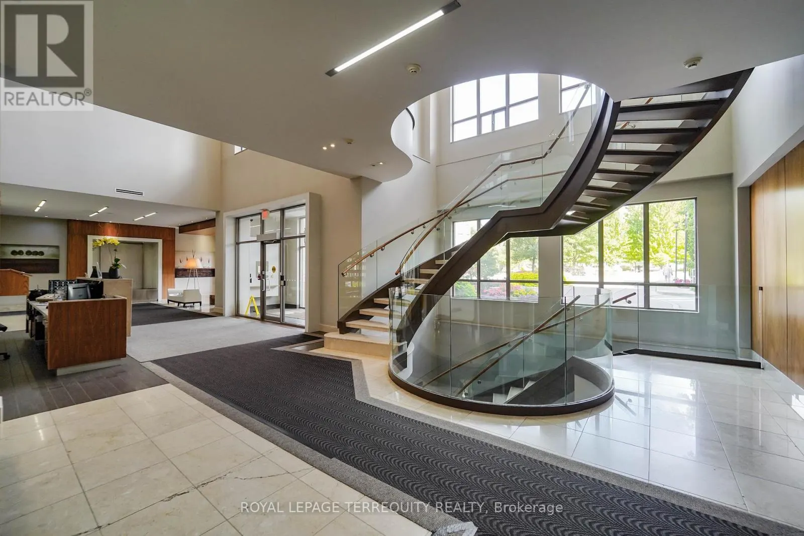 1011 - 39 GALLERIA PARKWAY