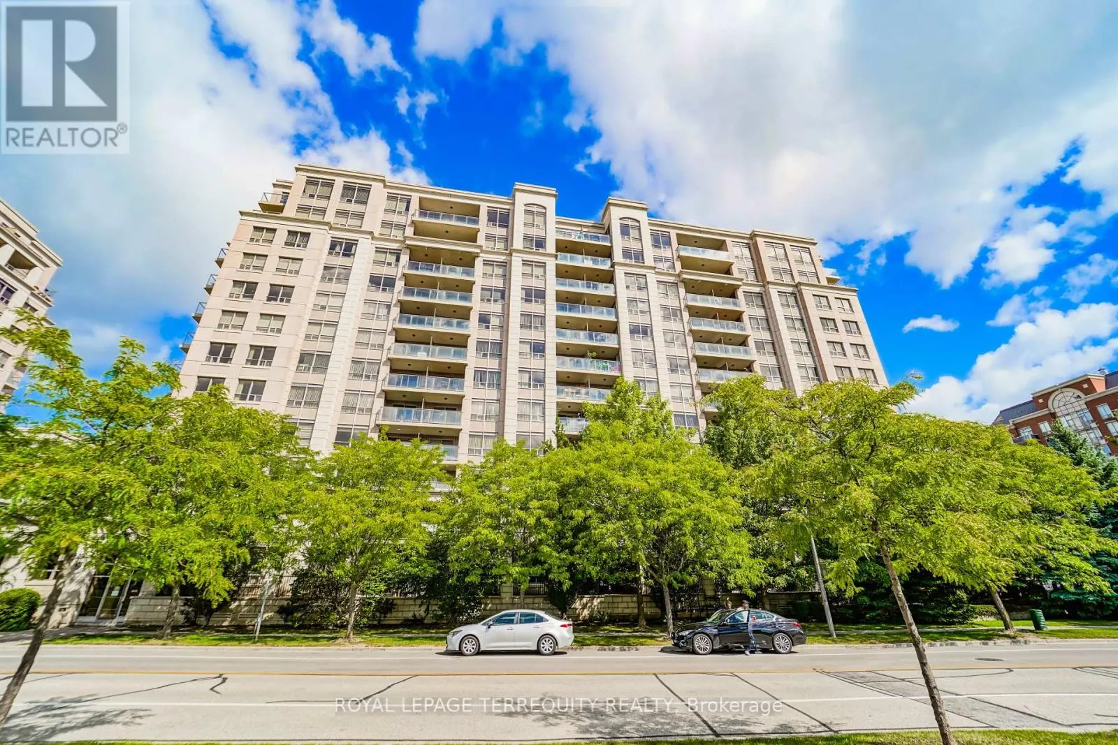 1011 - 39 GALLERIA PARKWAY