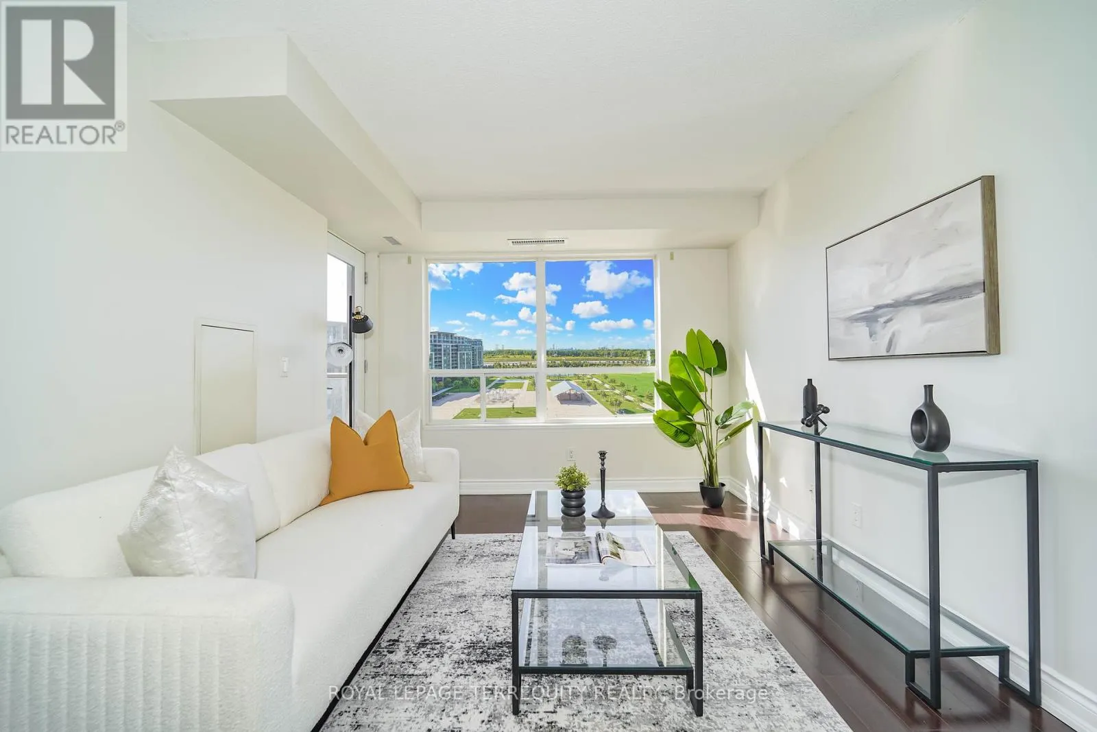 1011 - 39 GALLERIA PARKWAY