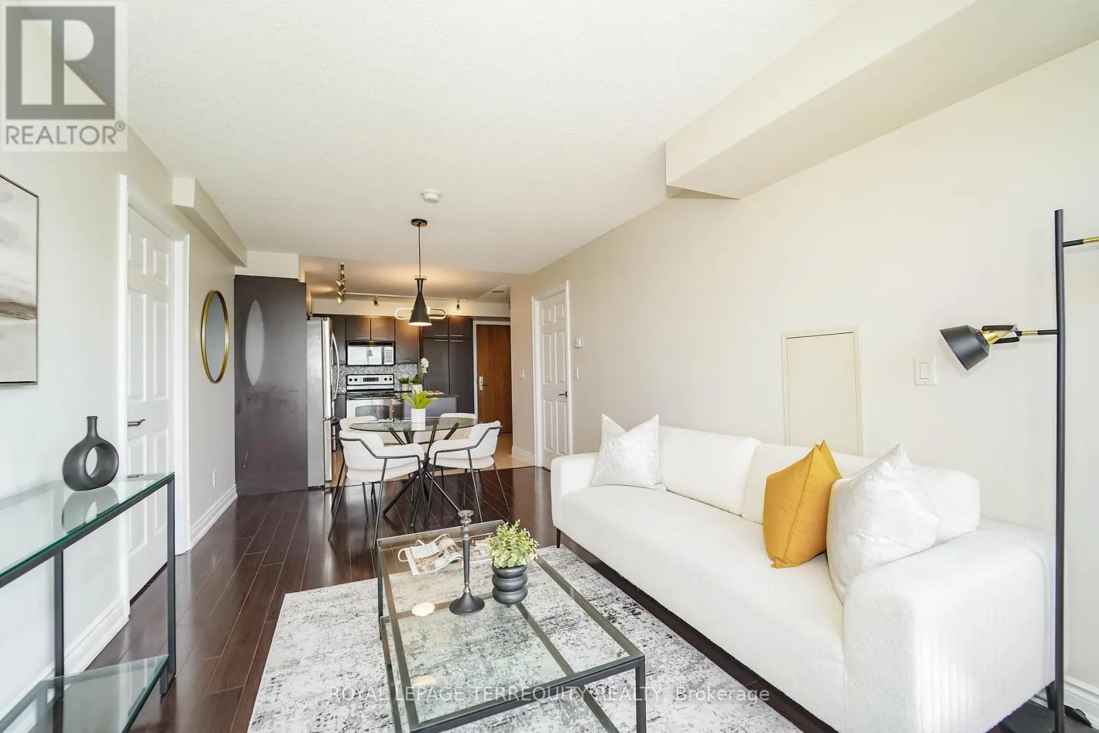 1011 - 39 GALLERIA PARKWAY