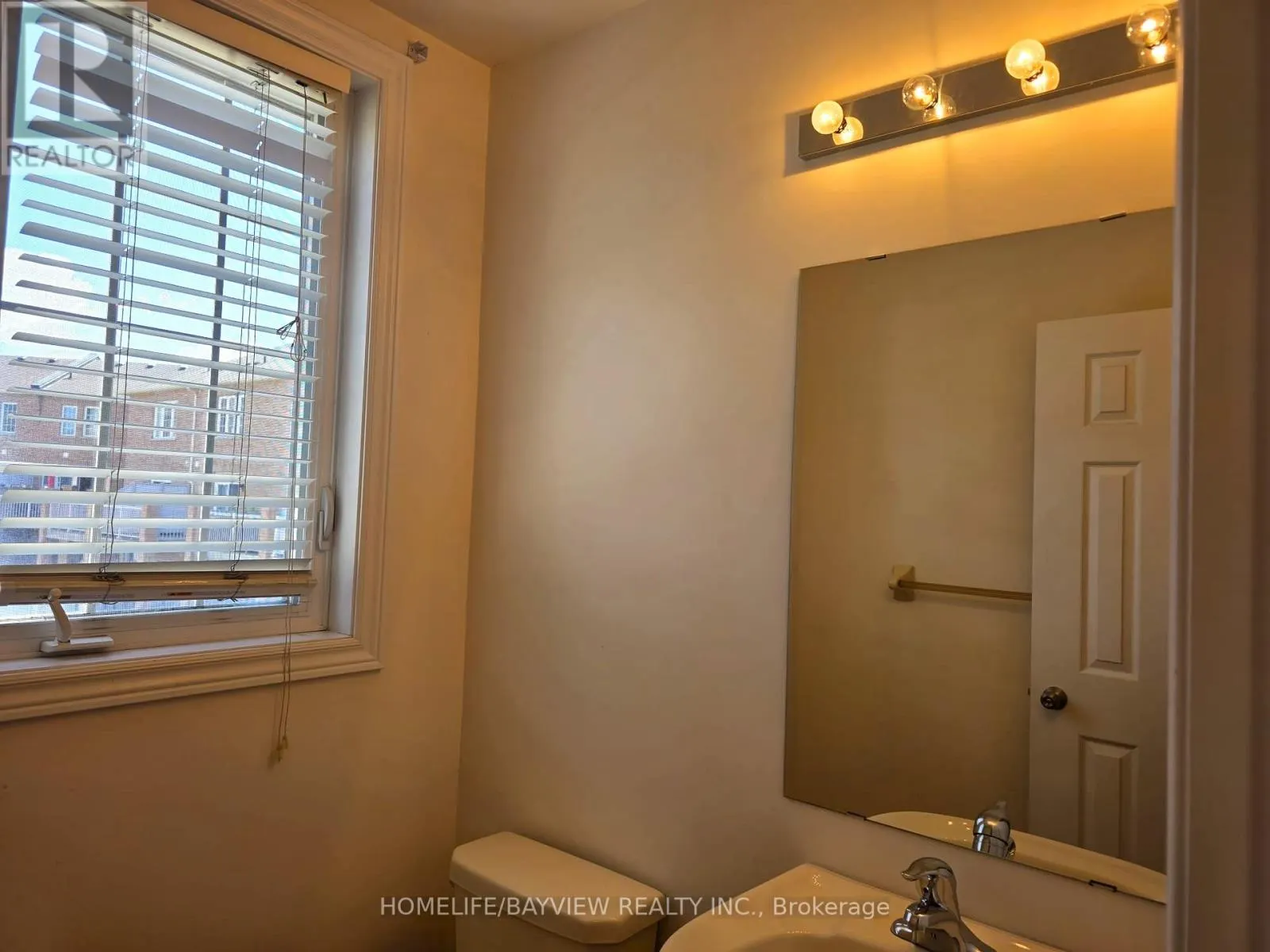38 - 151 SILVERWOOD AVENUE