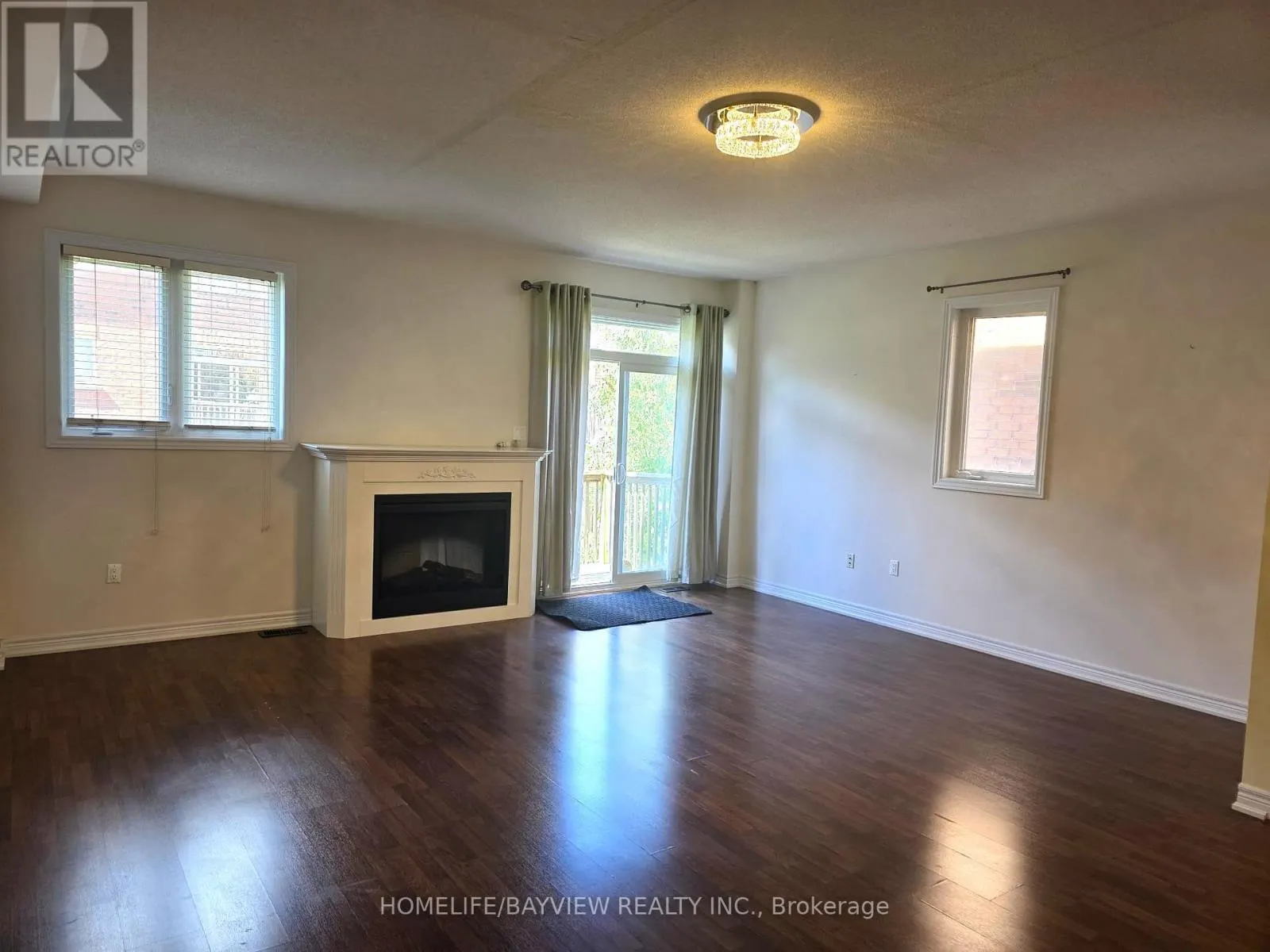 38 - 151 SILVERWOOD AVENUE