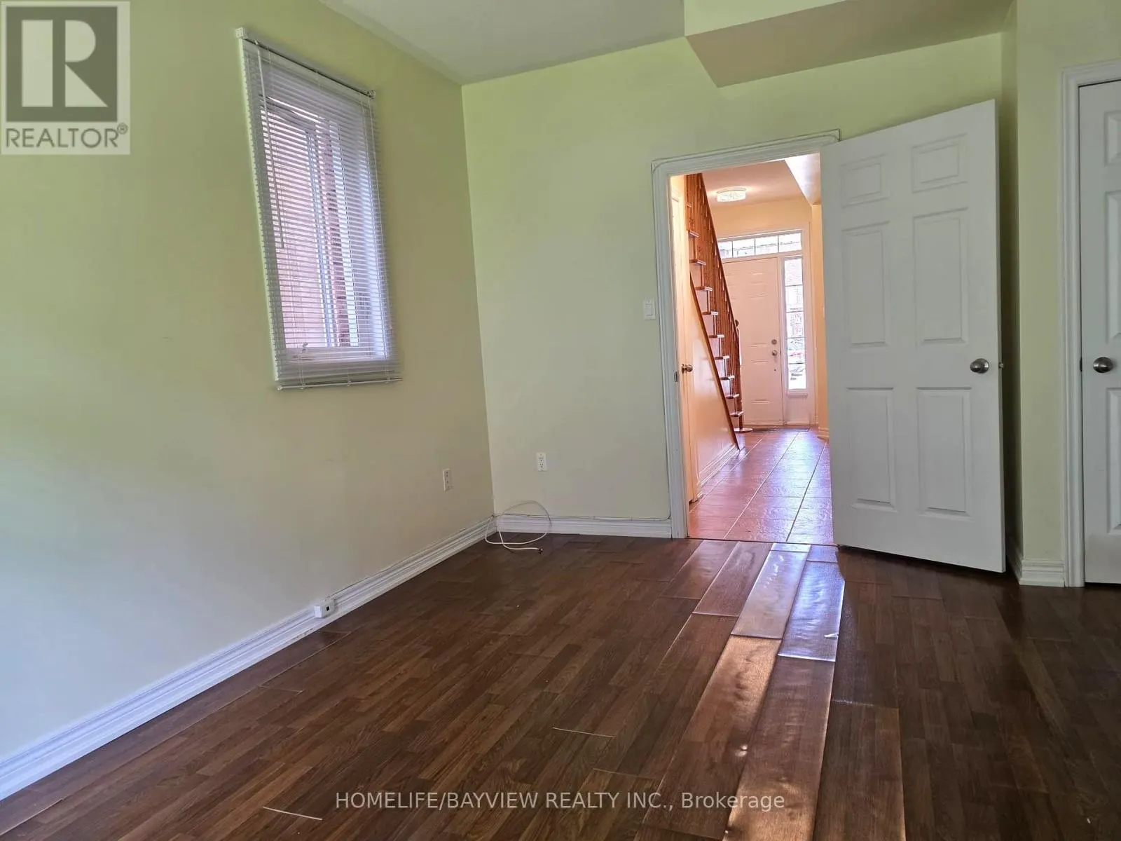 38 - 151 SILVERWOOD AVENUE