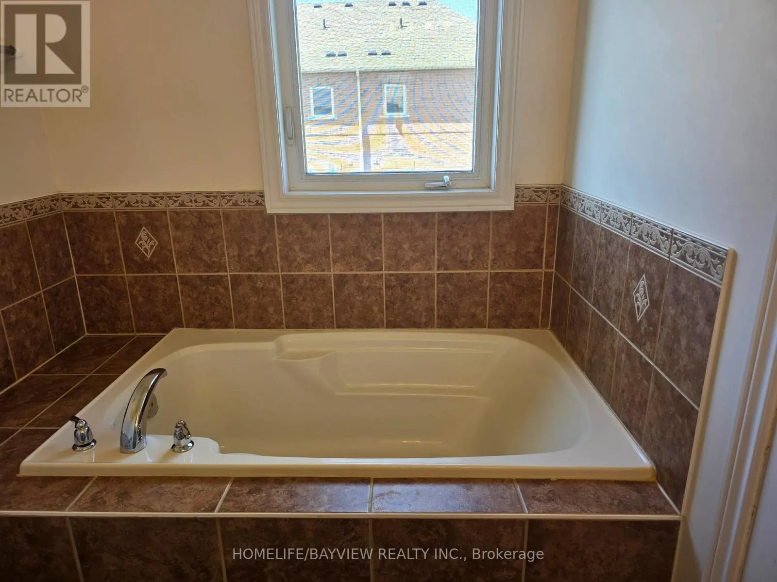 38 - 151 SILVERWOOD AVENUE