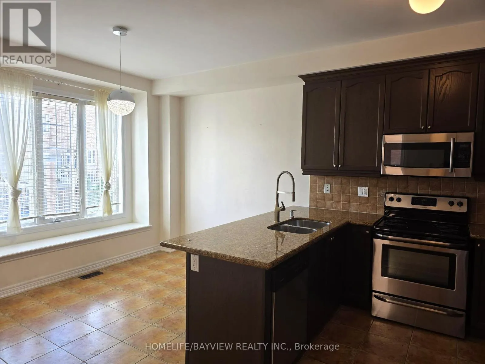 38 - 151 SILVERWOOD AVENUE