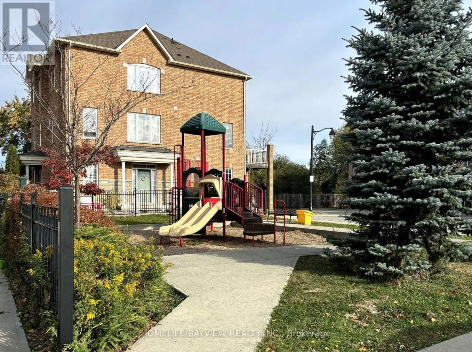38 - 151 SILVERWOOD AVENUE