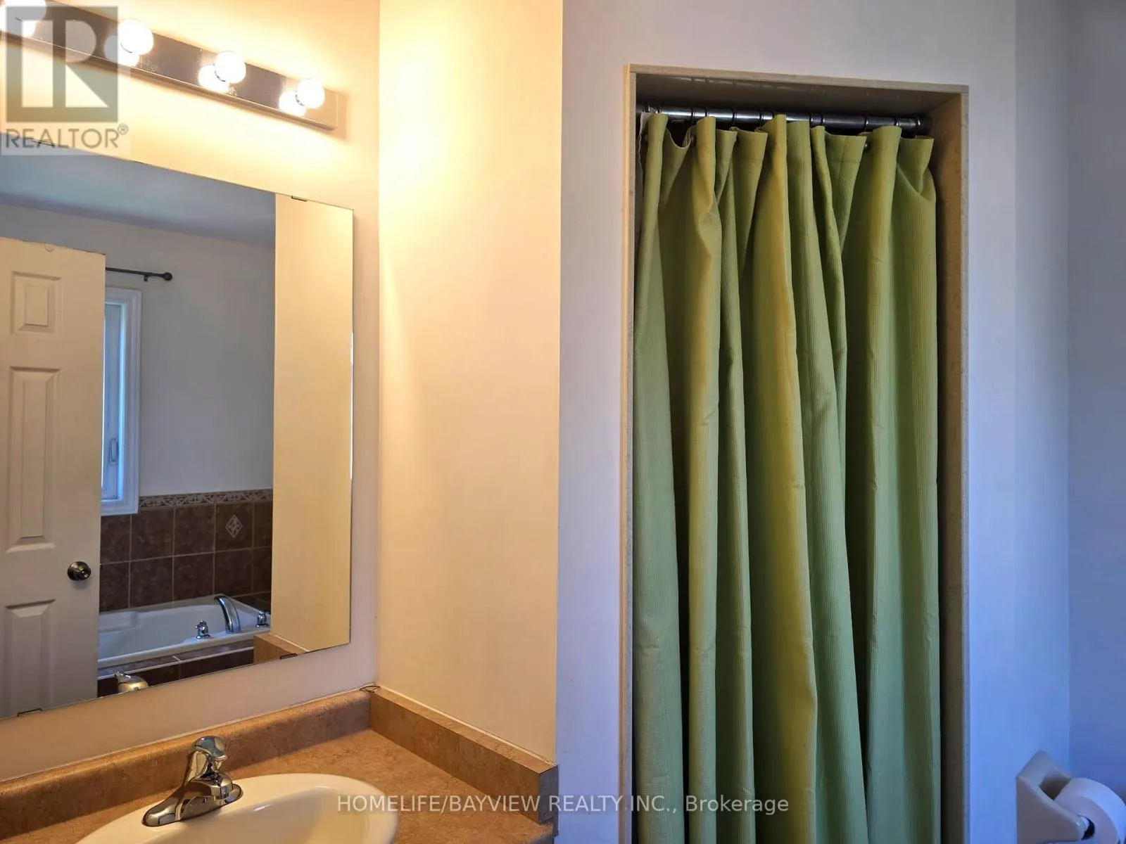 38 - 151 SILVERWOOD AVENUE