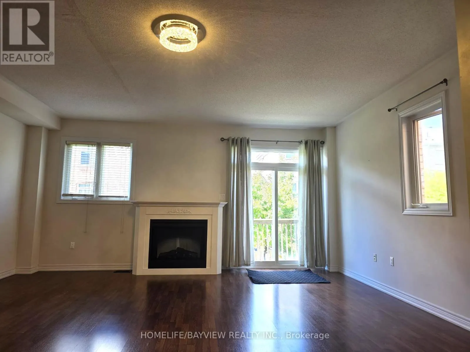 38 - 151 SILVERWOOD AVENUE