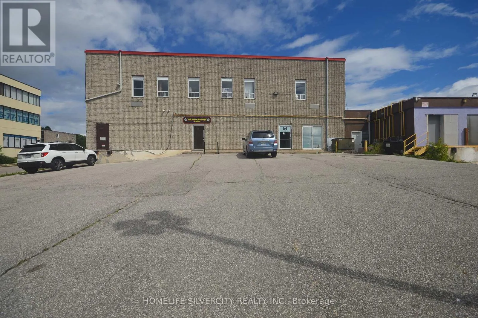 UPPER 1 - 64 HOLLAND STREET W
