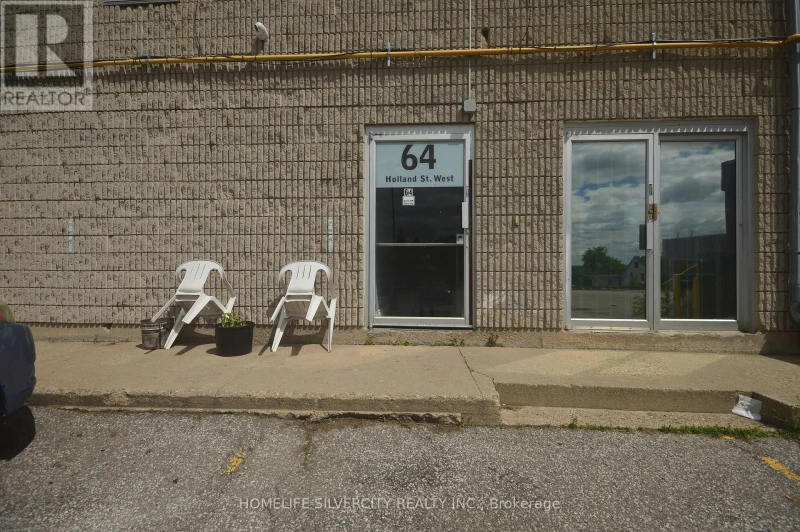UPPER 1 - 64 HOLLAND STREET W