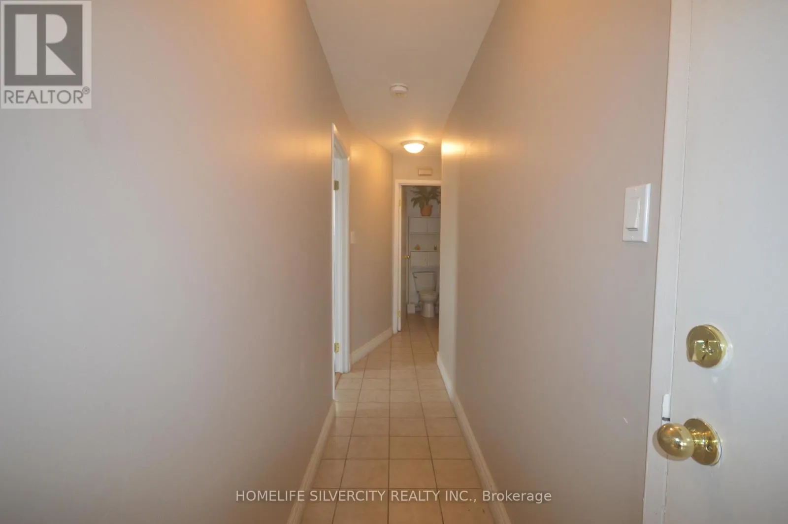 UPPER 1 - 64 HOLLAND STREET W