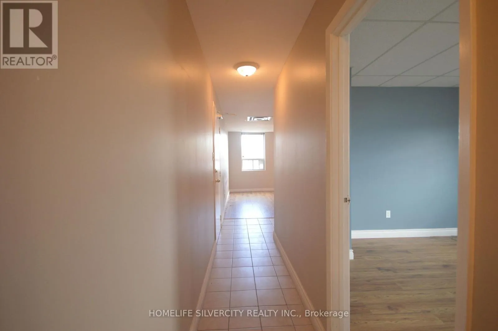 UPPER 1 - 64 HOLLAND STREET W