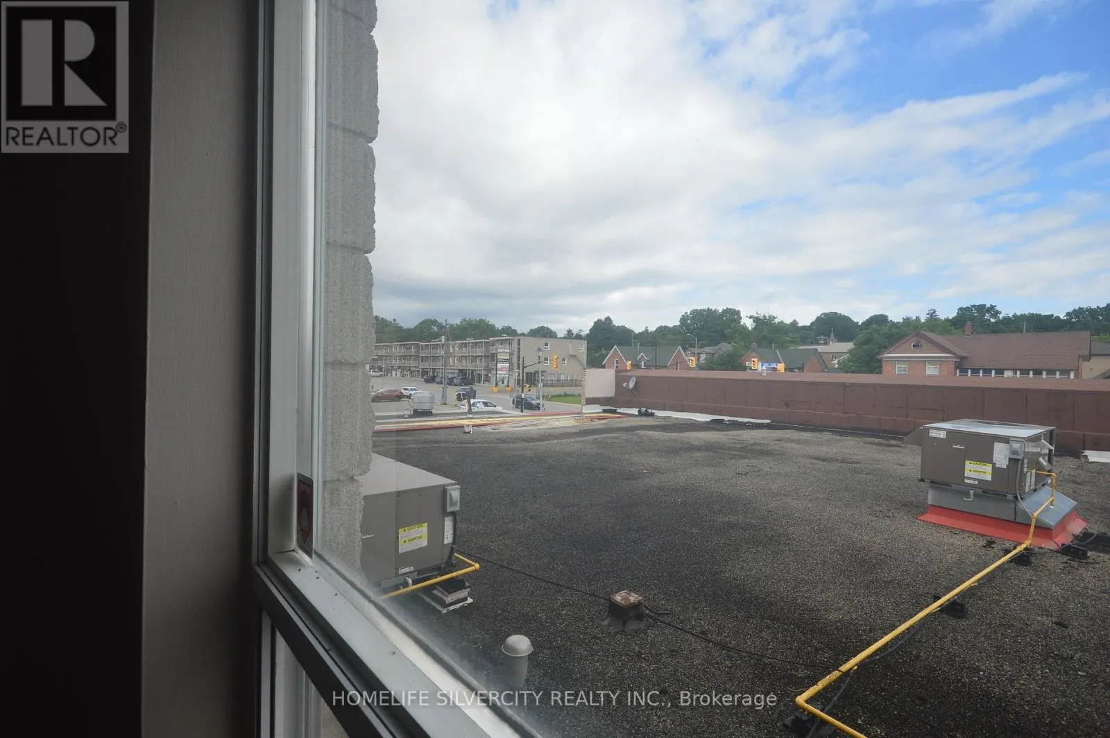 UPPER 1 - 64 HOLLAND STREET W