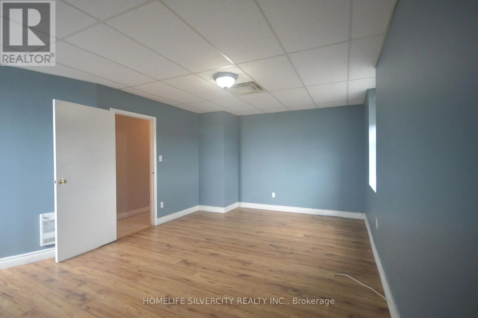 UPPER 1 - 64 HOLLAND STREET W