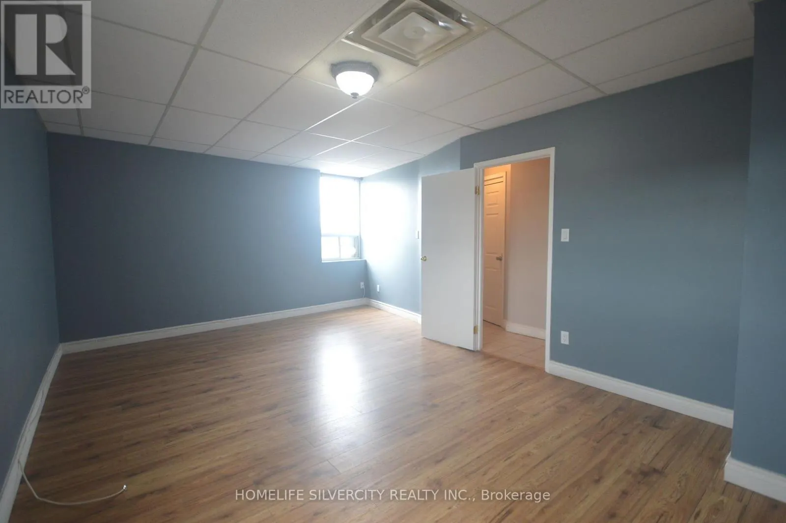 UPPER 1 - 64 HOLLAND STREET W