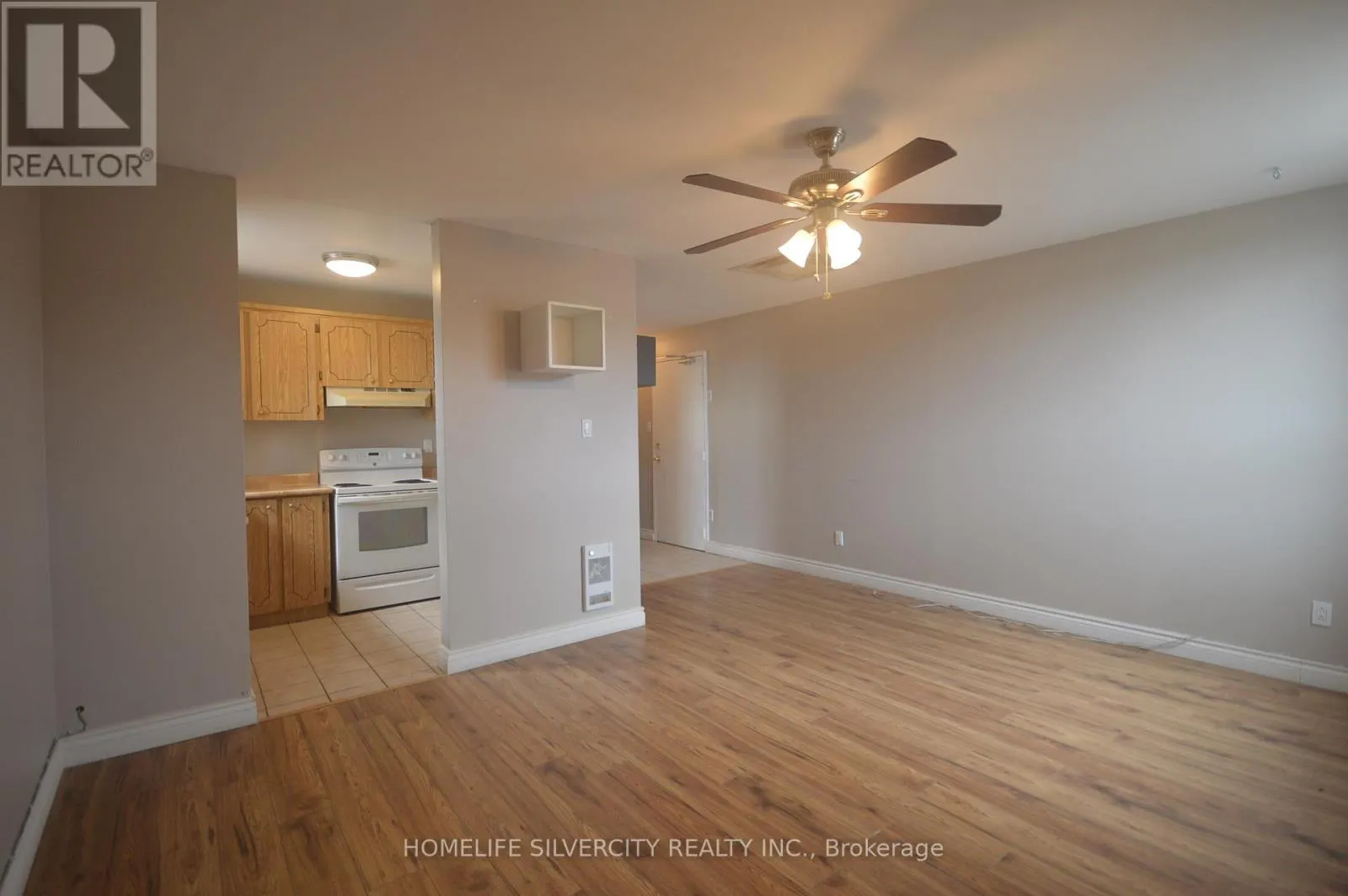 UPPER 1 - 64 HOLLAND STREET W