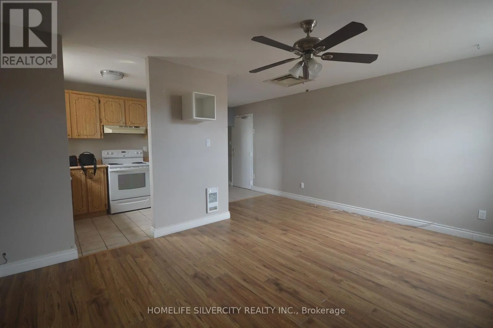 UPPER 1 - 64 HOLLAND STREET W