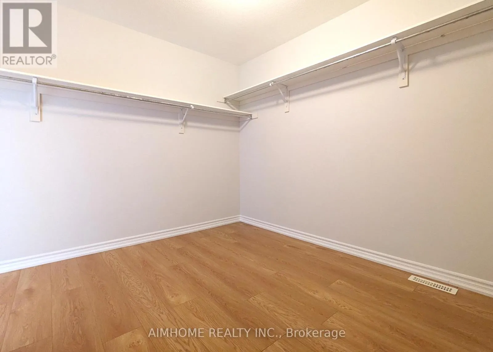 29 BAMBURG STREET N